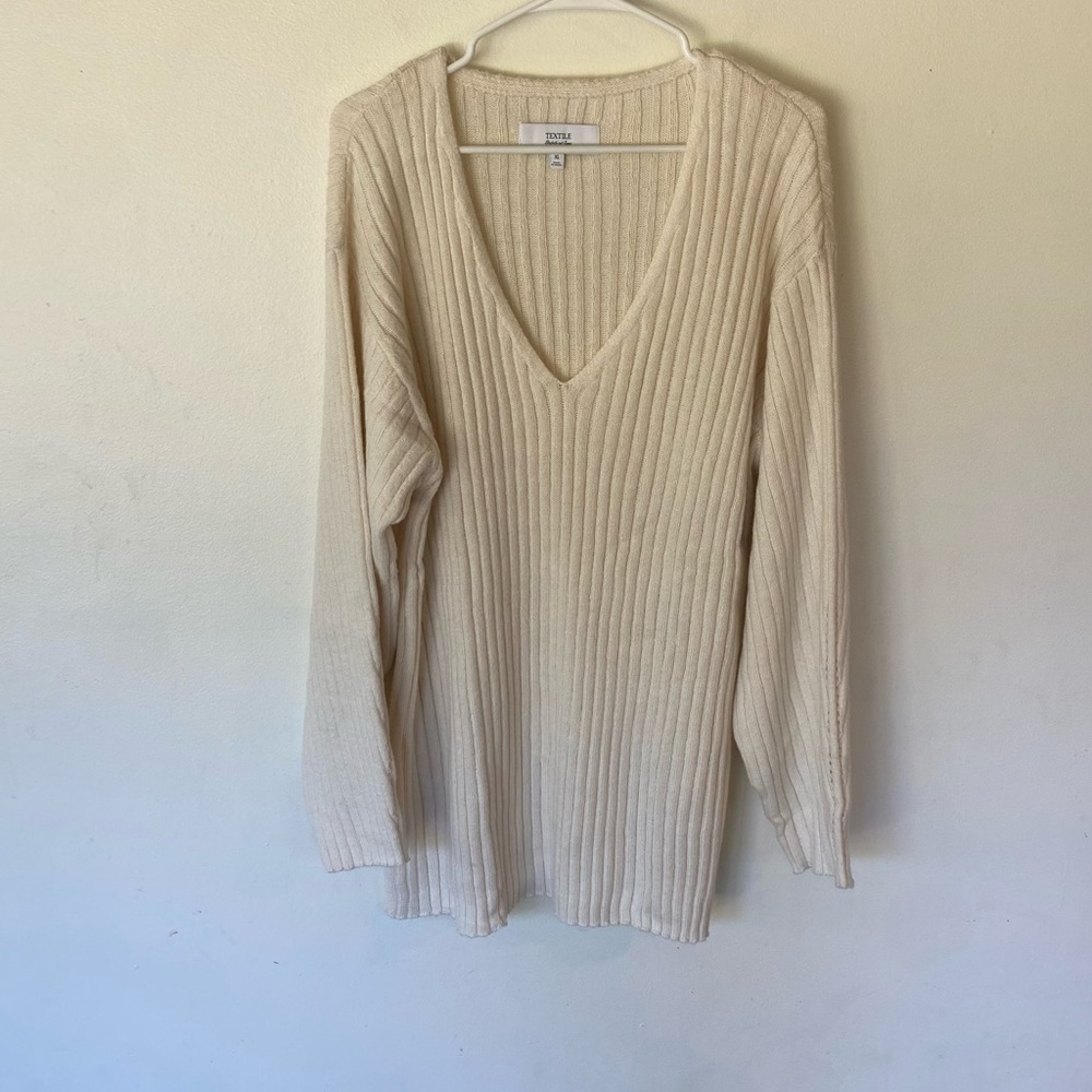 Textile Elizabeth and James white ribbed v neck oversized tunic sweater size XL